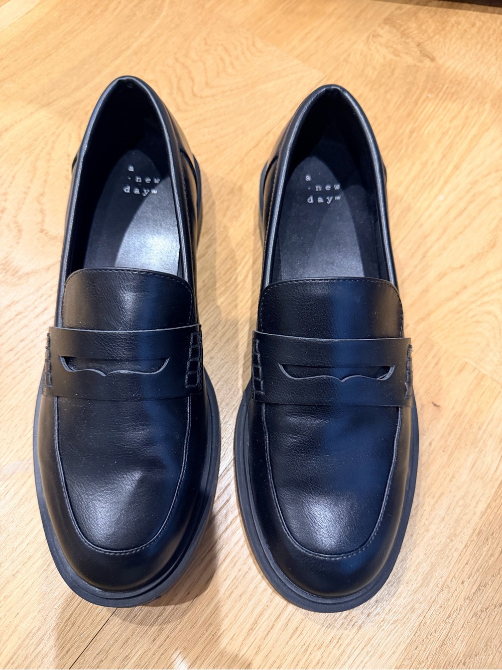 A new day Black Leather Penny Loafers Sz 8 EC